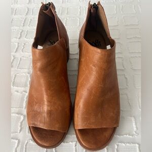 Sofft Women's Carleigh Heeled Sandal Natural Leather Open toe SF0051500 Size 7.5